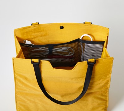 ・小物の収納に便利な内ポケット付き