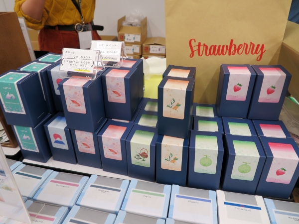 文具館コバヤシ、静岡シリーズ新作の「いちご」。甘い香りと、シリーズ恒例の素敵なラベルにもご注目
