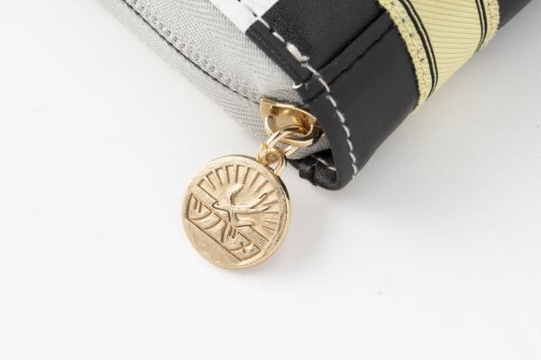 ■レトロなロゴ入りの引き手もかわいい♪