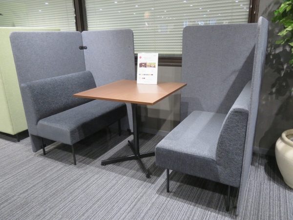 ミーティングスペースから1人用の集中ブースまで、置くだけで簡単に空間を創造できる「パネル付ソファーシリーズ＜MELIO（メリオ）」