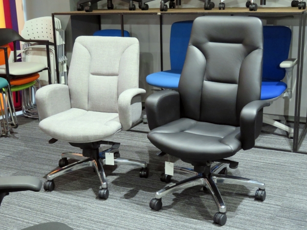 心地よくフィットし、ゆったり座れる快適な座り心地のハイグレードチェアー『プレジデント用チェアー＜SEMNO（セムノ）＞』 