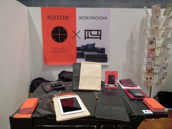 PLOTTER新製品ノートパソコンが入る「スリムレザースリーブA4」は、ソファの余り革を活用したアップサイクルプロダクト。大学生のアイデアからできた、日常使いできるA4（13インチPC収納可能）