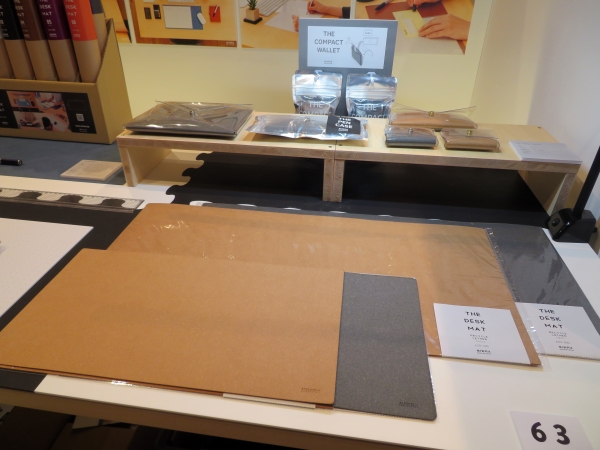 新製品「THE　DESK MAT　Recycled Leather」
