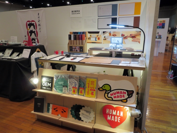 アパレルメーカーとコラボした限定商品