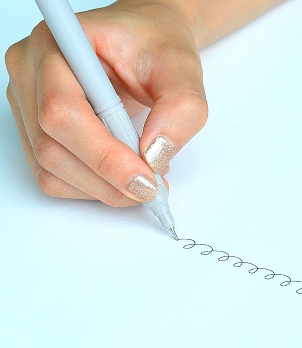 ■精密筆記に最適な業界最長のロングニードルチップ