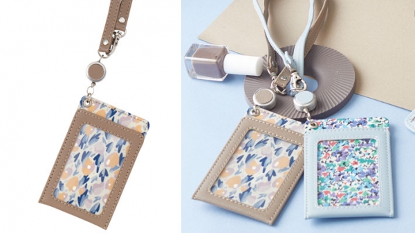 「リール付パスケース」1,700円（税込1,870円）