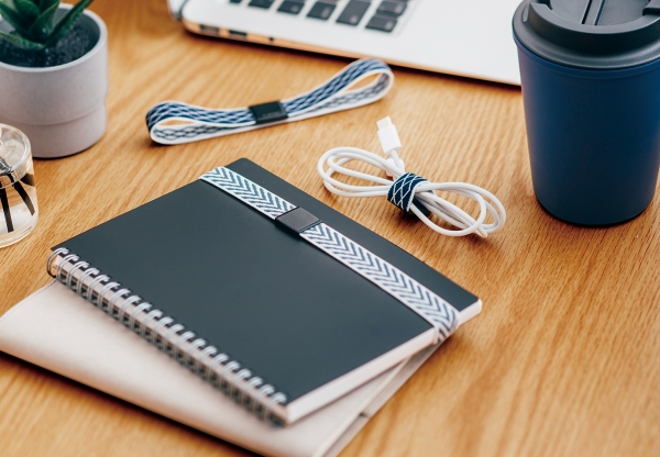 ノートや充電ケーブルに