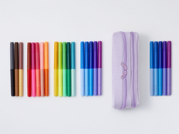 軸径10mmのペンなら最大30本、軸径12mmのペンなら最大23本収納可能。