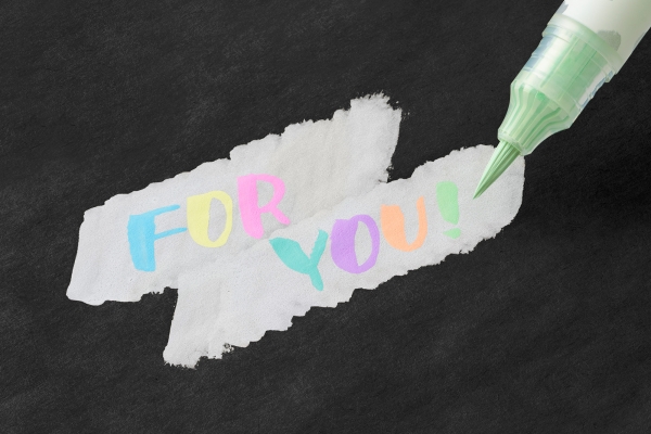 １.筆で楽しむ、心ときめくパステルカラーインキ