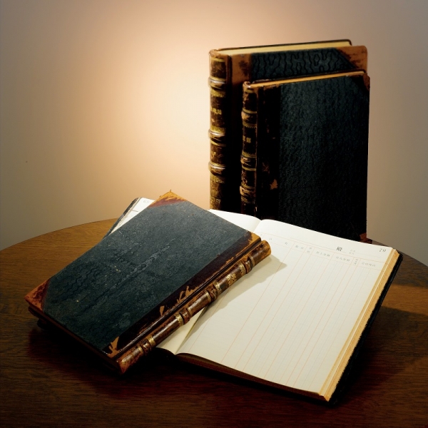 約90年の歴史を持つコクヨの「帳簿用紙」を中紙に採用