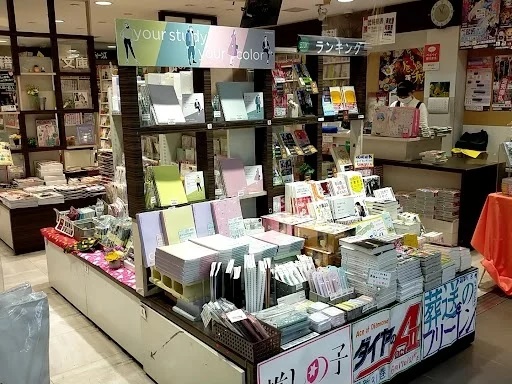 店頭展開の様子（CROSSBOOKS上福岡店）