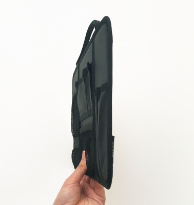 バッグ収納時にかさばりにくい薄型形状