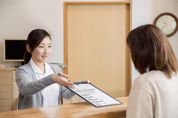 病院・医療施設の受付等、静かな場所でも使いやすい