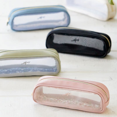 「メッシュペンケース」1,800円（税込1,980円）　 メッシュと合皮の異素材がアクセント容量もたっぷり　　