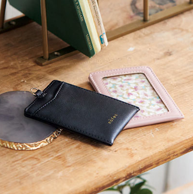 「単パス」1,400円（税込1,540円） 窓付の縦型2ポケット単パス