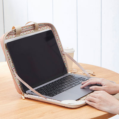 「マルチケースL」3,800円（税込4,180円） ノートパソコンを入れたまま使えるマルチケースLサイズ