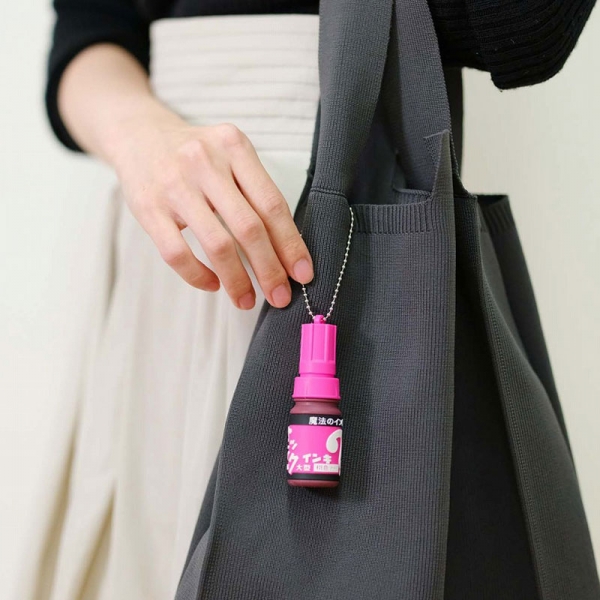 好きなところにつけられるホンモノそっくりチャーム♪