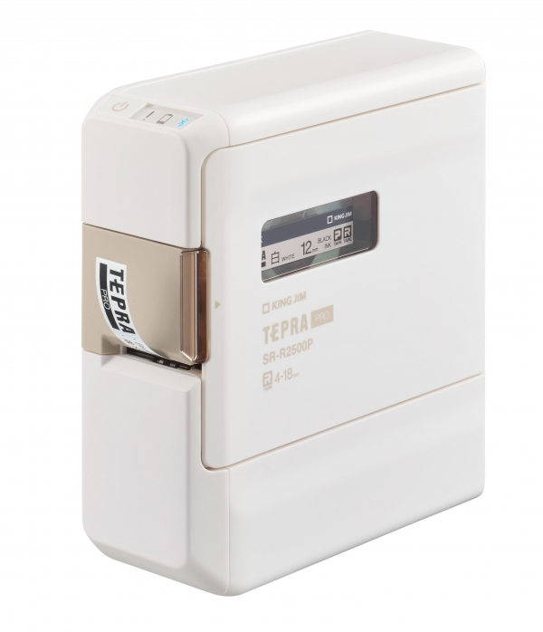 製品名：ラベルプリンター「テプラ」PRO SR-R2500P　価格：\8,000+消費税 　発売日：2023年1月27日 (金) 　本体色：ホワイト