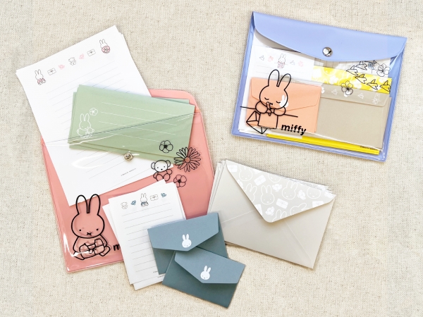 サイズ色々レター　ポーチ入　/1,210円（消費税込み）