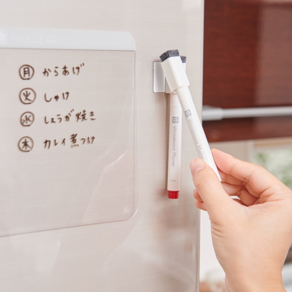 マグネットが付くミニシートでマーカーを貼付