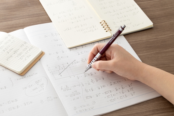 5．書き続けても疲れにくい低重心設計