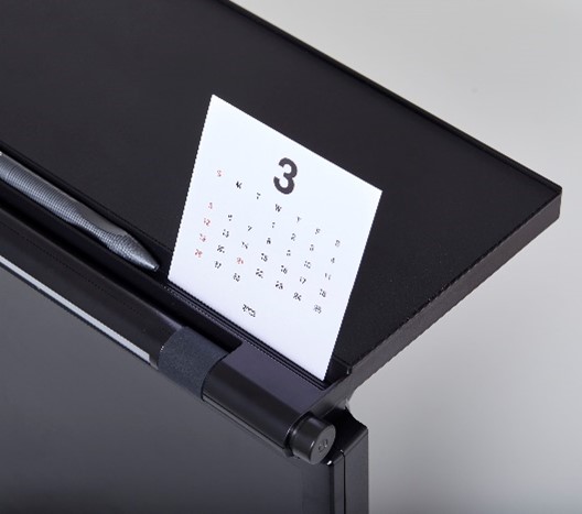 ・小物置きとライトを一体化させ、さらなる省スペース化を実現