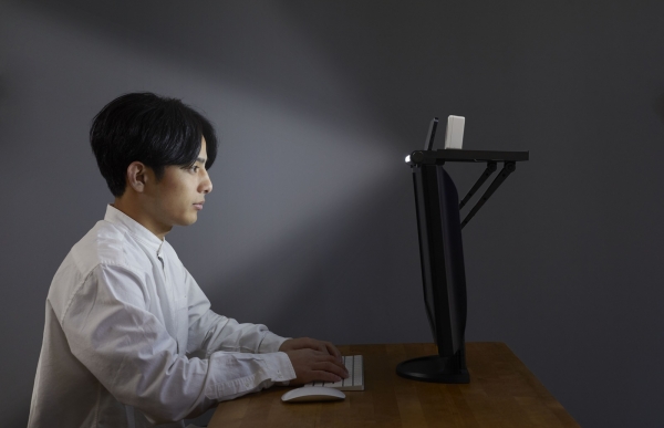 ・手元や顔を照らせる2wayライト