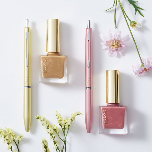 イエローベース（左から） エクセル　ネイルポリッシュ　Ｎ　ＮＬ４２ （幸福なひととき） ILMILY　excelコラボ　油性ボールペン　エクセルイエベイエロー