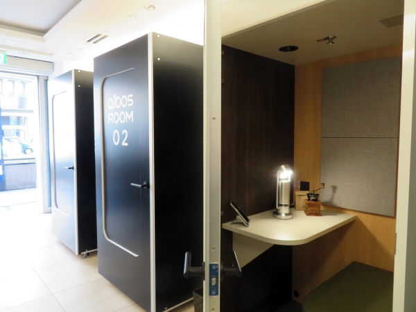 音と光が創り出す没入空間「albos ROOM」