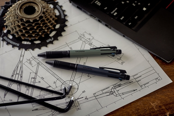 洗練されたTOKYOBIKE SPORT 9sシリーズのカラーをジェットストリーム 4＆1 Metal Edition再現