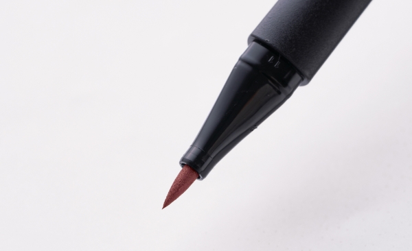 ・極細のブラッシュペン