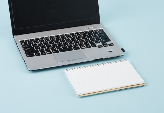 持ち運びやすく省スペースで使えるスリムサイズ