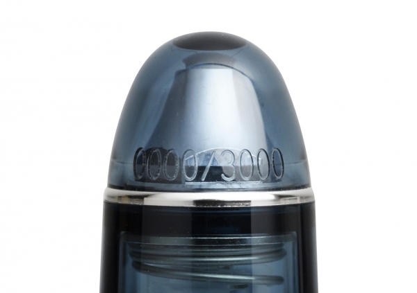 天冠： シリアルナンバーが刻印されます。 ドーム内部には富士山ナットを装着。