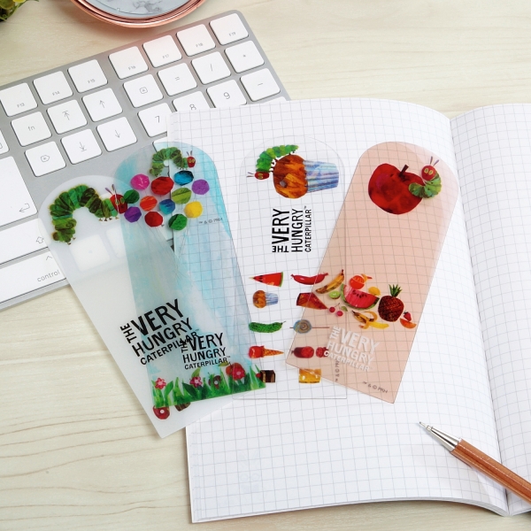 涼し気な透明なブックマーカー