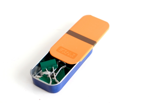 「なつかしの黒板ふきシリーズ ブリキ缶（4種）」