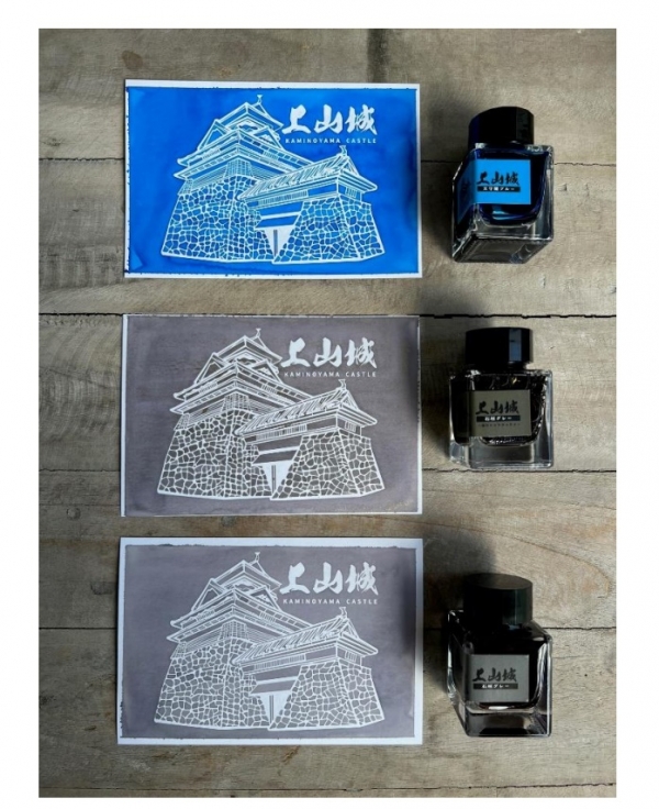 商品名①「上山城石垣グレー」（通常販売品）②「上山城石垣グレー～金のシャチホコラメ～」（通常販売 品）③「上山城天守閣ブルー」（数量限定品） 