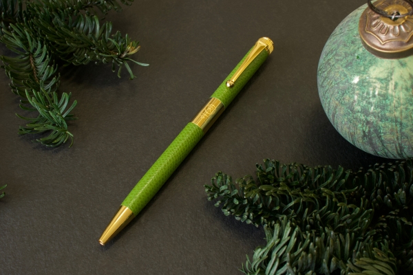 〈エバーグリーン〉季節が変わっても葉を落とさぬことから、永遠の生命・不朽の象徴とされる常緑樹