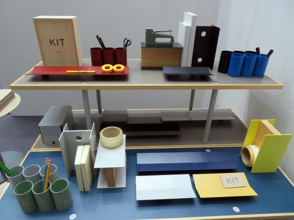 拡張性を備えたシステム家具「KIT」シェルフ・トレー・ブッグエンド・ツールスタンド　日本コパック
