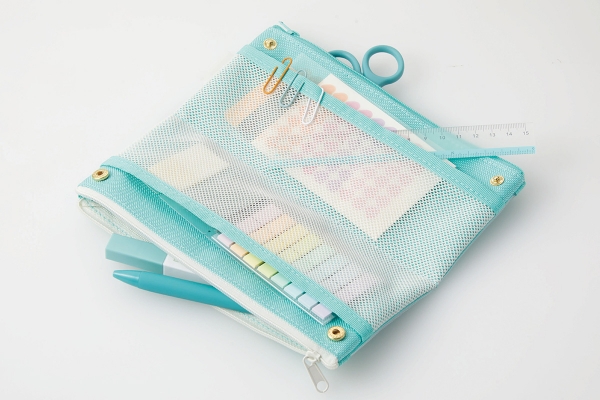 内側を開くと2つのメッシュポケット