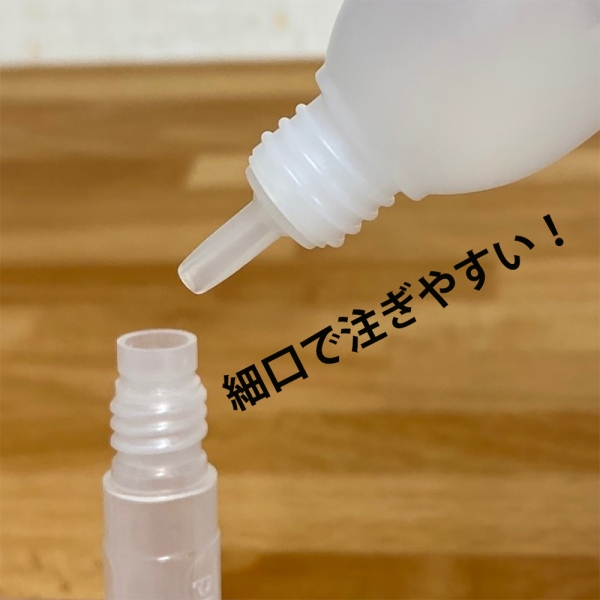 使用方法　①洗浄液をぺん本体に入れます。
