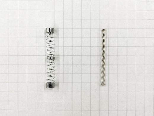 ▲左：従来品のスプリング   右：新商品のスプリング 細くしながらも強度にこだわった