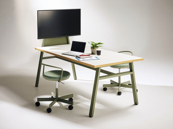 モニター設置イメージ（42インチまで対応）