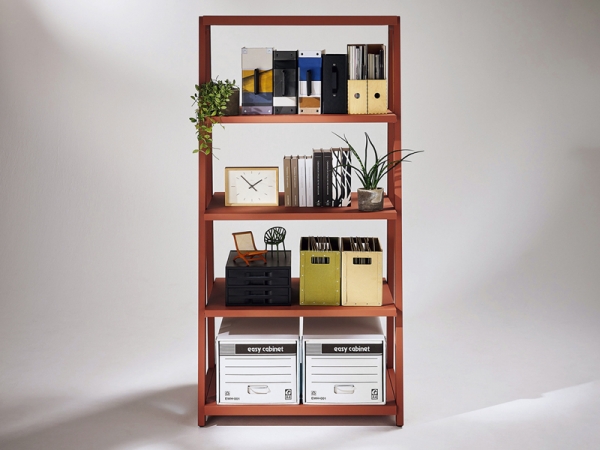 奥行き600㎜の棚板には試作品や大きめのサンプル帳などの収納が可能です。