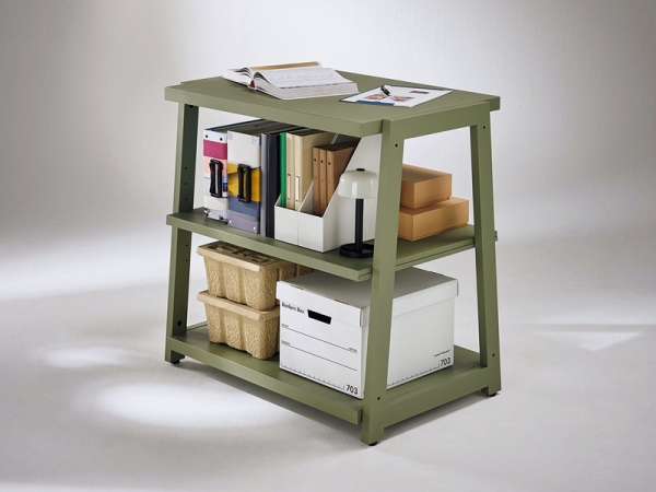 高さ900㎜の2段タイプは天板を活用したスタンディング作業にも使用できます。