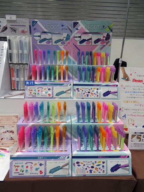 「DECOT」第２弾。白抜きマーカーと色変わりマーカー先行発売　サンスター文具