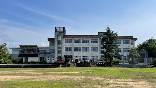 立山町日中上野小学校