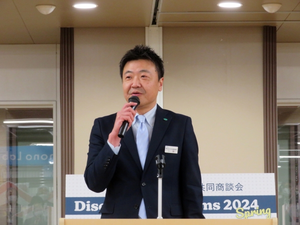 小林正史社長「書店店頭の文具の売上実績を見ますと、昨年から前年比100％を超え続け、文具・雑貨への期待が高まっていることを肌で感じます」と述べた。