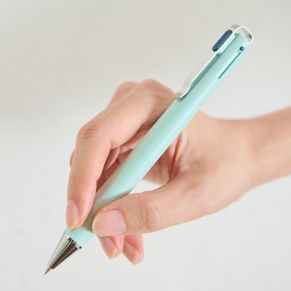 自然と手にフィットするiD設計