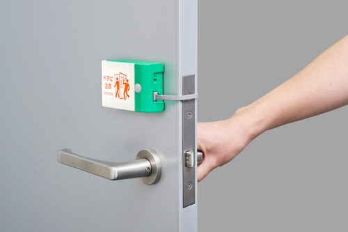 「扉につける知らせライト（有線タイプ）」製品特長  ・ライトで人がいることを知らせる