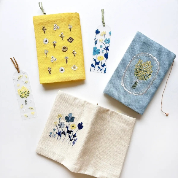 刺繍ブックカバー：小花、ミモザ、青い花